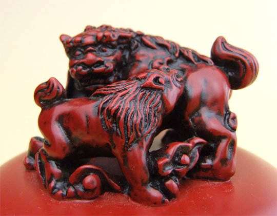幸運の台湾寿山石朱肉は魔除けの獅子をあしらっています