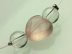 ハートの形をしたローズクォーツ